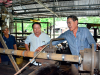 CHẾ MÁY NÔNG NGHIỆP CHO NÔNG DÂN TỪ SẮT VỤN