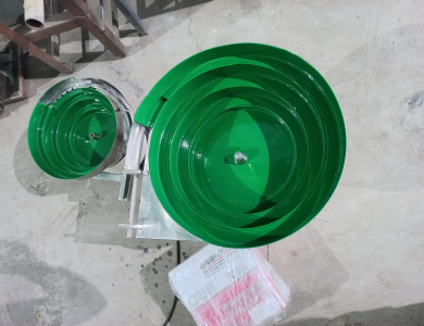 Phễu rung cấp nắp nhựa xanh