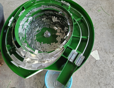 Phễu rung cấp chi tiết nhôm