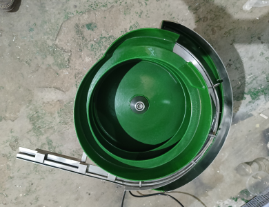 Phễu rung cấp hộp mực