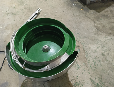 Phễu rung cấp hộp mực