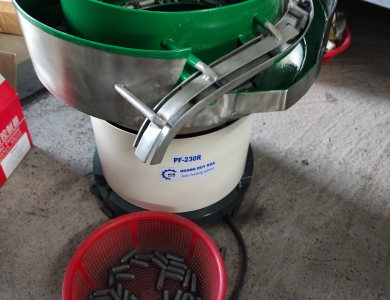  PHỄU RUNG CẤP TRỤC INOX