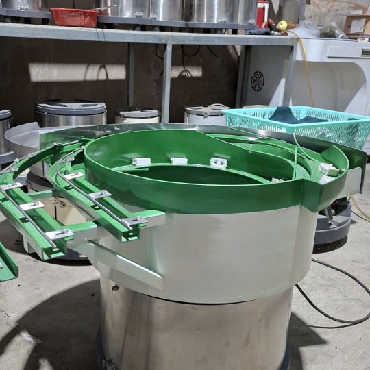 phễu rung cấp vỏ ổ cắm