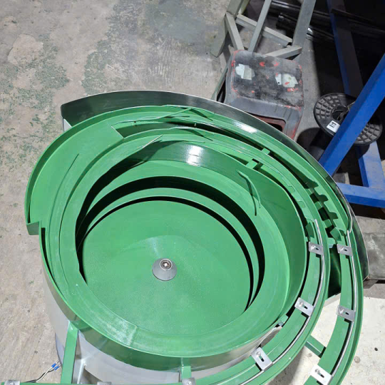 phễu rung cấp vỏ ổ cắm