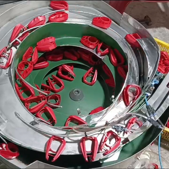 Phễu rung cấp nắp đỏ