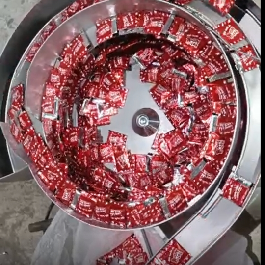 Phễu rung cấp gói hạt nêm