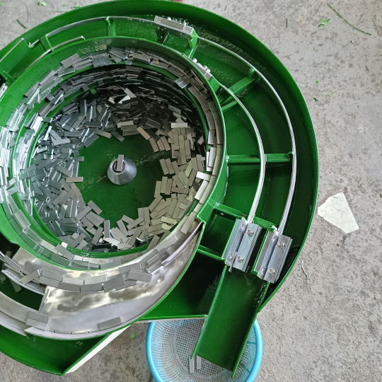 Phễu rung cấp chi tiết nhôm