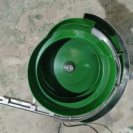 Phễu rung cấp hộp mực