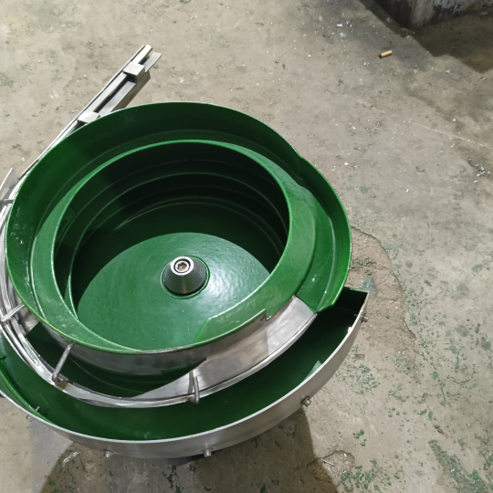 Phễu rung cấp hộp mực