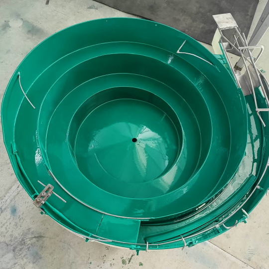 Phễu rung cấp nắp kem đánh răng
