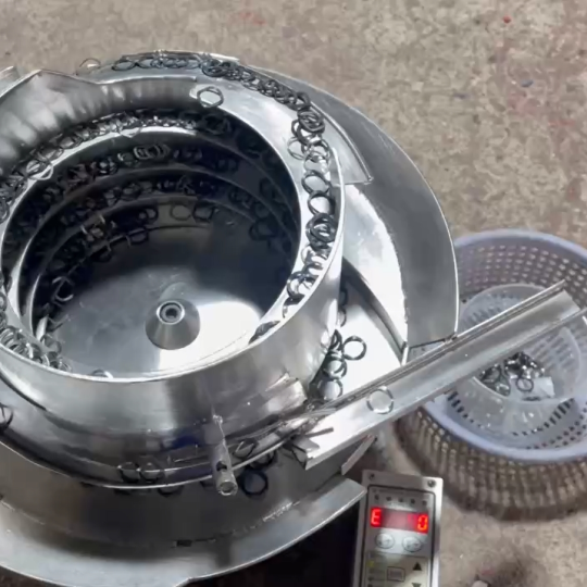 Phễu rung cấp vòng đệm vênh