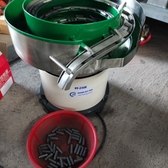  PHỄU RUNG CẤP TRỤC INOX