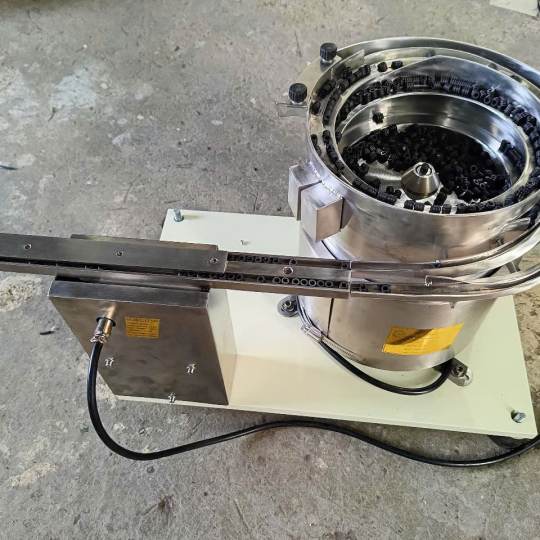 Phễu rung cấp liệu tự động
